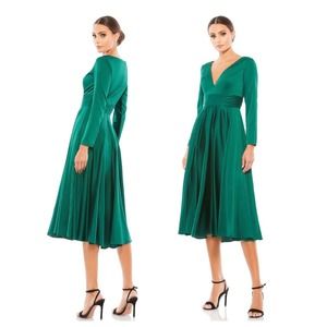 NWT Mac Duggal Plunge Neck Satin A-Line Dress Emerald Green 67527 Size 16